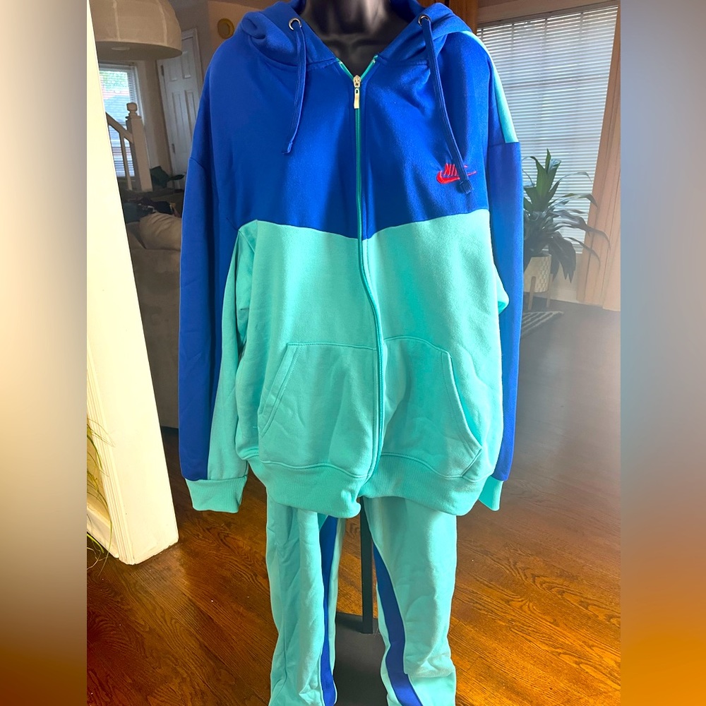 Brand New Nike Sweatsuit Men Style# 724402